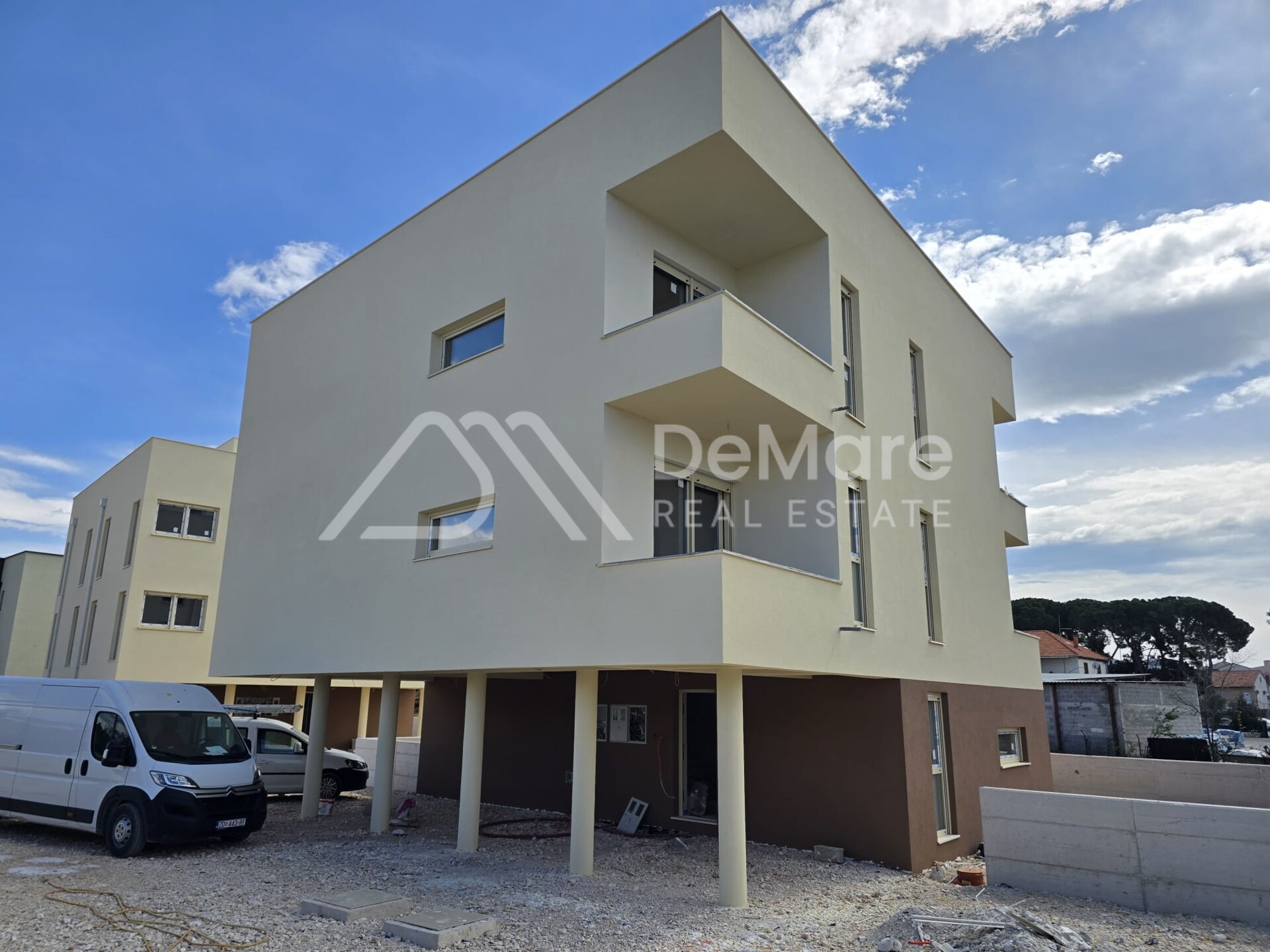 Demare.hr - Zadar - Bili brig