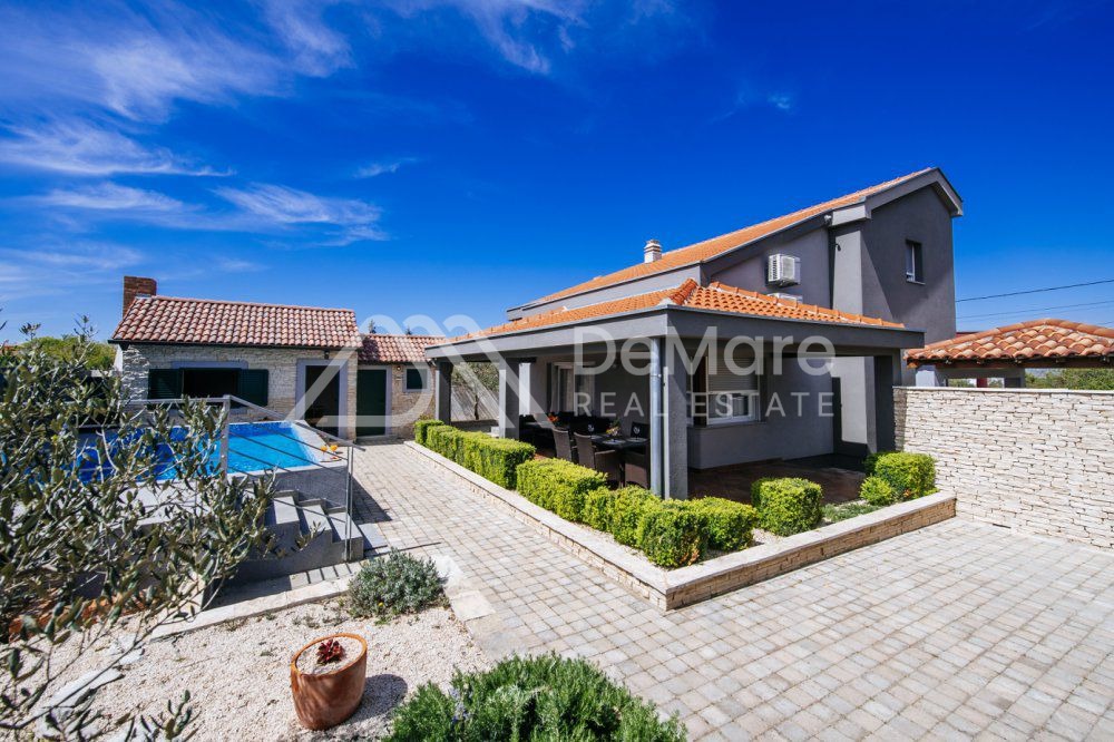 Demare.hr - Zadar - Crno